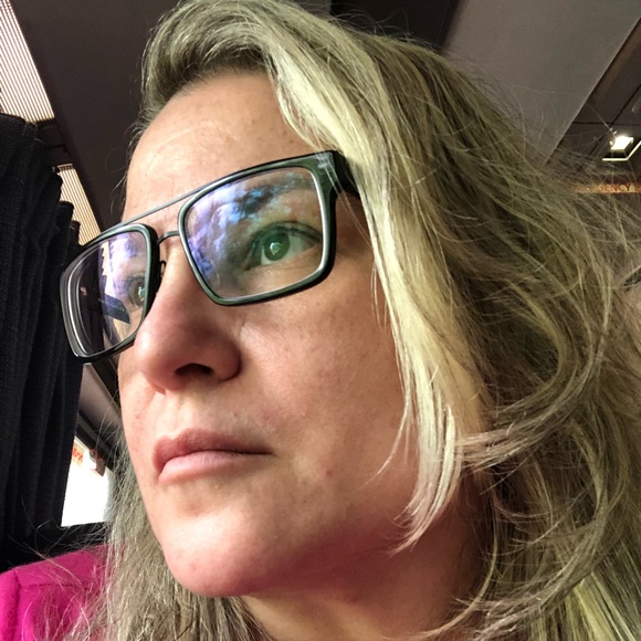 Meet your Posher, Denise - Picture 1 of 1